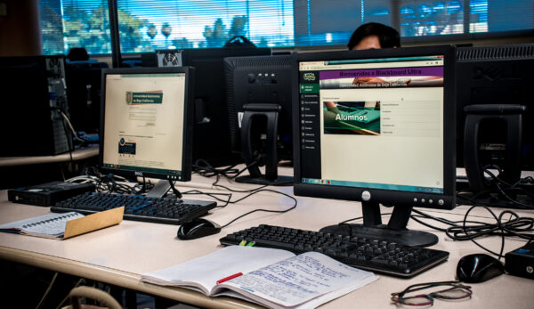 Imagen del área de trabajo de las bibliotecas en las computadoras